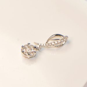 Diamant Anhänger in Weissgold Blüte