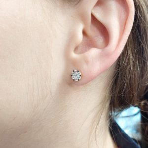 Illusion Diamant Ohrstecker Rosegold 0,63 ct. am Ohr