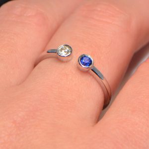 Diamantring Saphir zwei Köpfe Weissgold