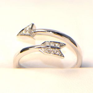 Diamantring Weissgold Pfeil
