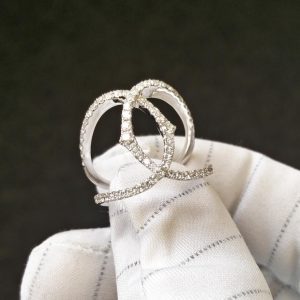 Diamantring Weissgold modern fast 15 Karat