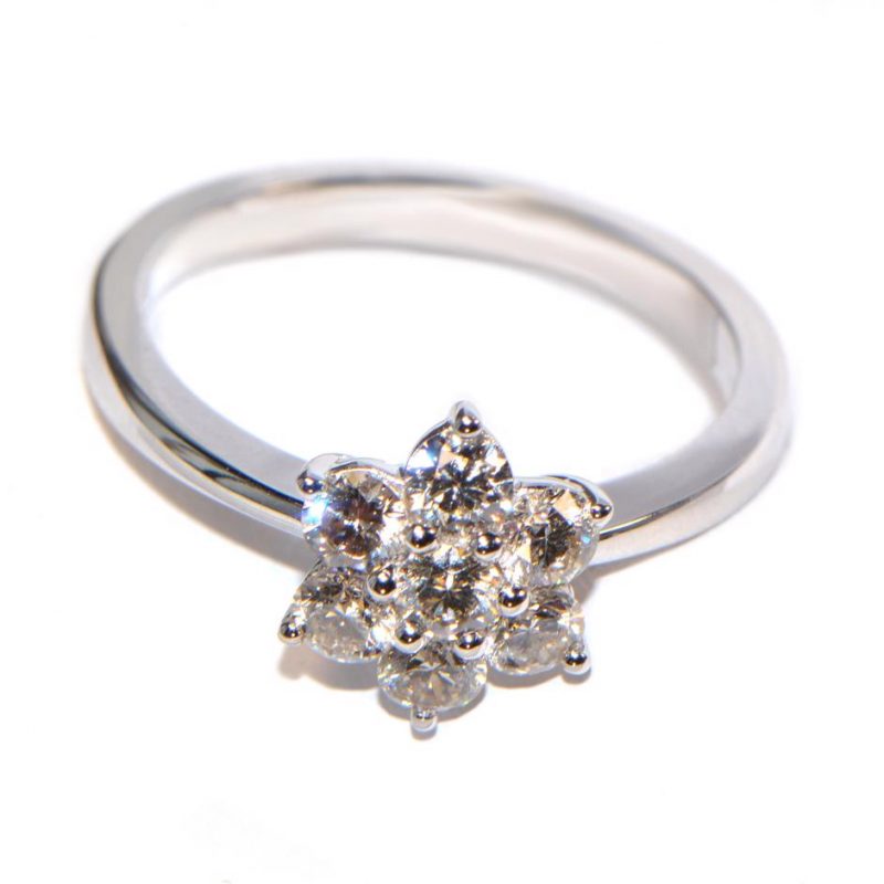 Diamantring Weissgold Blüte Brillantring