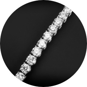 Tennisarmband-auf-Schwarz-rund_300