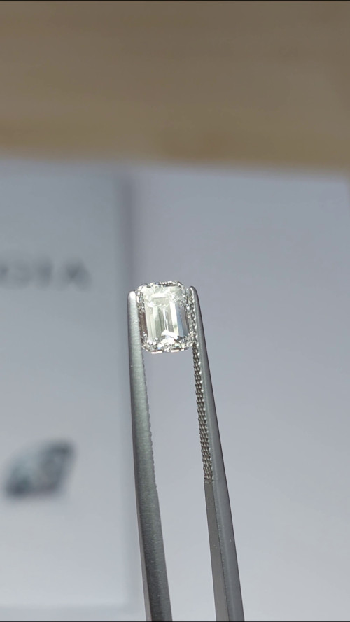 Emerald Cut Smaragd Schliff Video buttton bg
