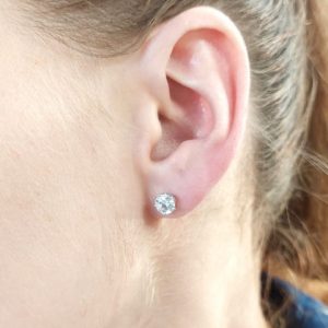 5 Krappen Ohrstecker Diamant am Ohr