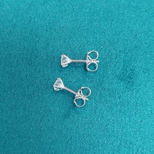 Diamant Ohrstecker 0,52 ct. Weissgold River Lupenrein IGI Zertifikat 4 Krappen