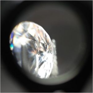 Diamant lupen und prüfen