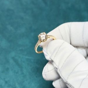 1,33 ct. Diamantring 1,23 Karat + 0,10 ct Besatzdiamanten IGI