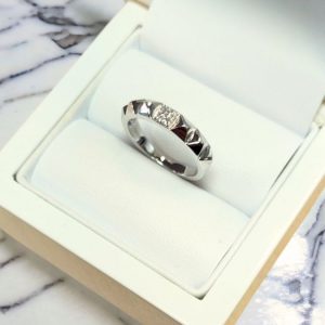 Diamantring modern 0,05 ct. Weissgold 18k