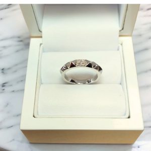 Diamantring modern 0,05 ct. Weissgold 18k