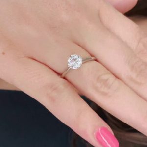 Diamantring Köln Verlobung Hand