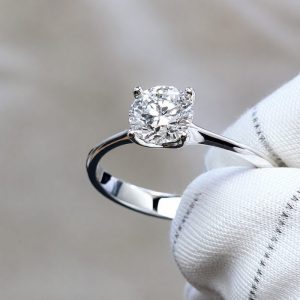 Verlobungsring München Handschuh weiss