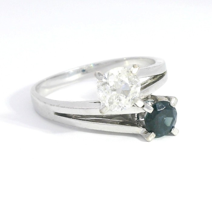 80er Jahre Doppelkopf Ring Saphir Diamant