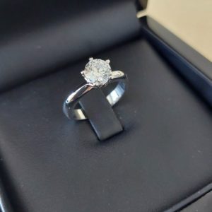 Helsinki Diamantring Verlobung in Schachtel Verpackung