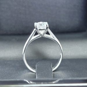 Verlobungsring Prag Seitenansicht 18K Weissgold