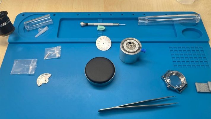 Arbeitsplatte Uhren Workshop